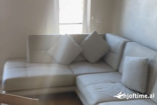 Shtepi me qera 1+1 ne Tirane - 750 Euro