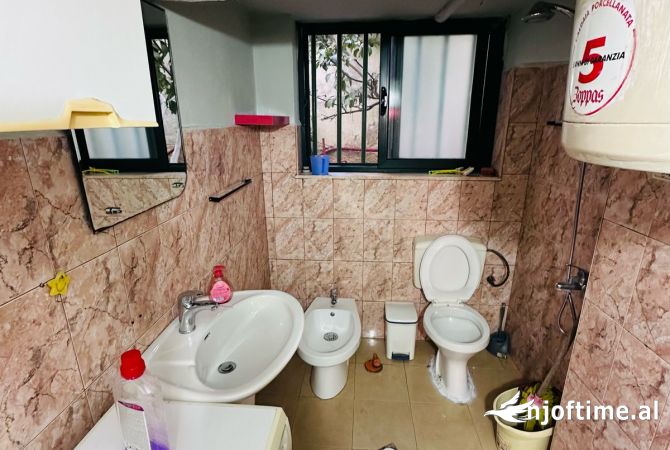 Shtepi me qera Apartament ne Tirane, 1+1, Mobilimi E mobiluar, Pagesa 400  Euro.