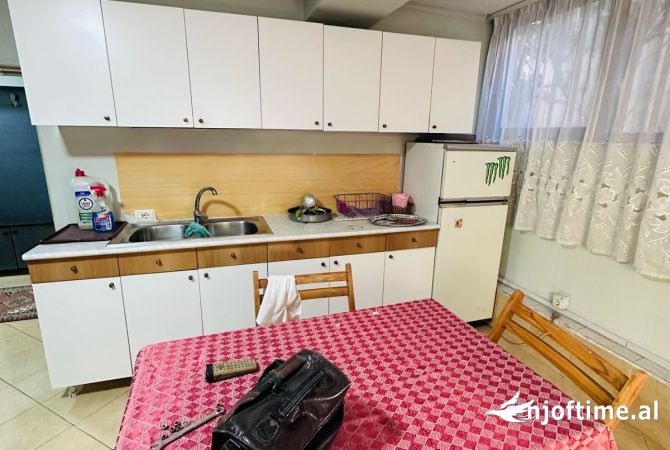 Shtepi me qera Apartament ne Tirane, 1+1, Mobilimi E mobiluar, Pagesa 400  Euro.