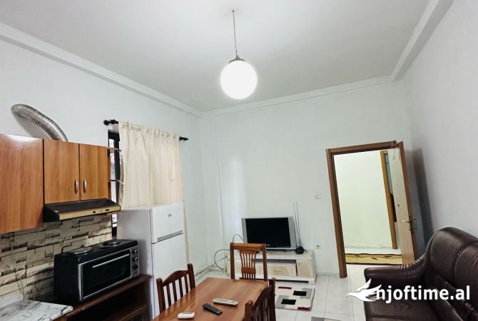 Shtepi me qera Apartament ne Tirane, 1+1, Mobilimi E mobiluar, Pagesa 500  Euro.