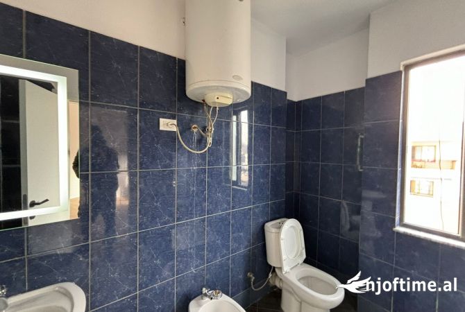 Shtepi me qera Apartament ne Tirane, 2+1, Mobilimi Bosh, pa mobiluar, Pagesa 450  Euro.