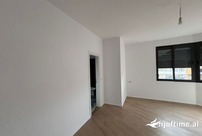 Shtepi me qera Apartament ne Tirane, 2+1, Mobilimi Bosh, pa mobiluar, Pagesa 450  Euro.