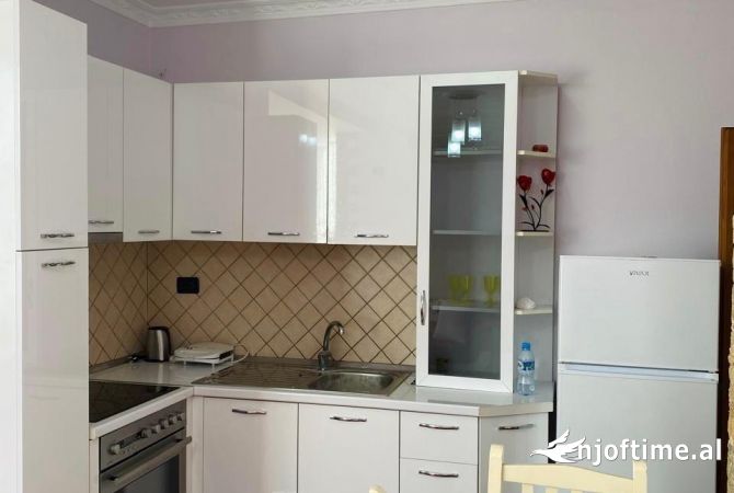 Shtepi me qera Apartament ne Tirane, 2+1, Mobilimi E mobiluar, Pagesa 600  Euro.