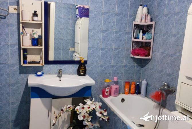 Shtepi ne shitje Apartament ne Tirane, 2+1, Mobilimi E mobiluar, Pagesa 150,000  Euro.