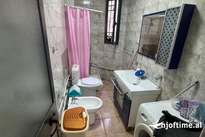 Shtepi me qera Apartament ne Tirane, 1+1, Mobilimi E mobiluar, Pagesa 40,000  Leke.