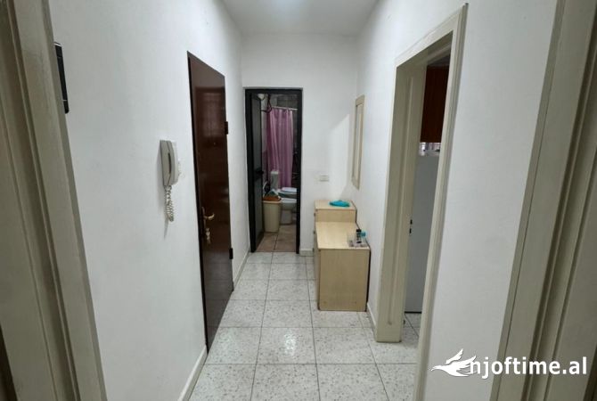 Shtepi me qera Apartament ne Tirane, 1+1, Mobilimi E mobiluar, Pagesa 40,000  Leke.