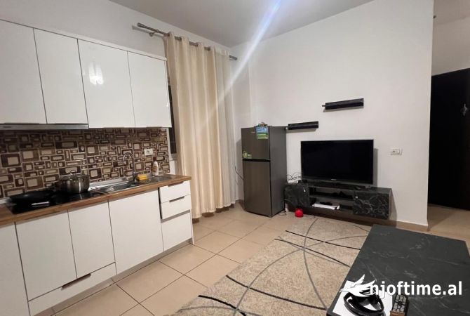 Shtepi me qera Apartament ne Tirane, 1+1, Mobilimi E mobiluar, Pagesa 500  Euro.
