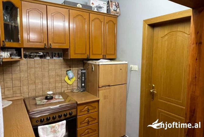 Shtepi me qera Apartament ne Tirane, 1+1, Mobilimi E mobiluar, Pagesa 400  Euro.