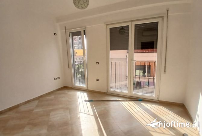 Ambient biznesi me qera 1+1 ne Tirane - 500 Euro