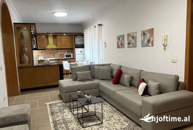 Shtepi me qera 2+1 ne Tirane - 650 Euro