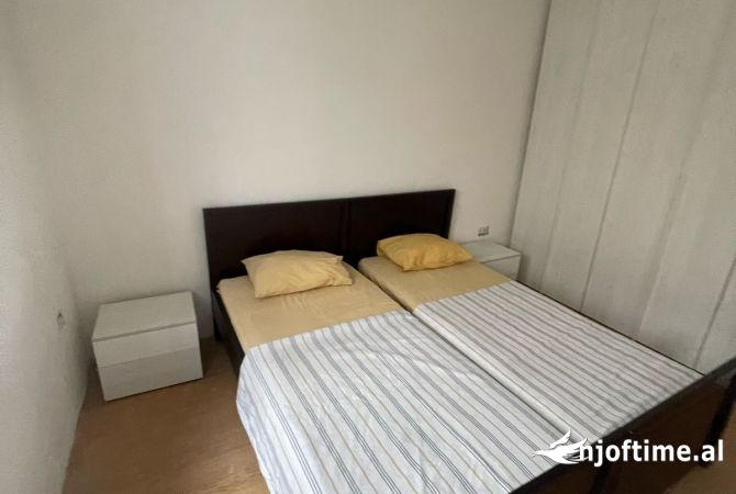 Shtepi me qera Apartament ne Tirane, 1+1, Mobilimi E mobiluar, Pagesa 40,000  Leke.