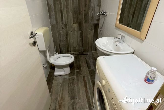 Shtepi me qera Apartament ne Tirane, 1+1, Mobilimi E mobiluar, Pagesa 40,000  Leke.