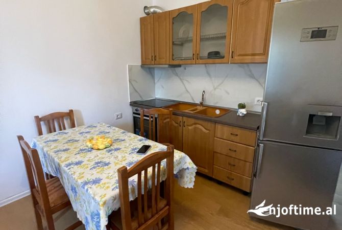 Shtepi me qera Apartament ne Tirane, 1+1, Mobilimi E mobiluar, Pagesa 40,000  Leke.