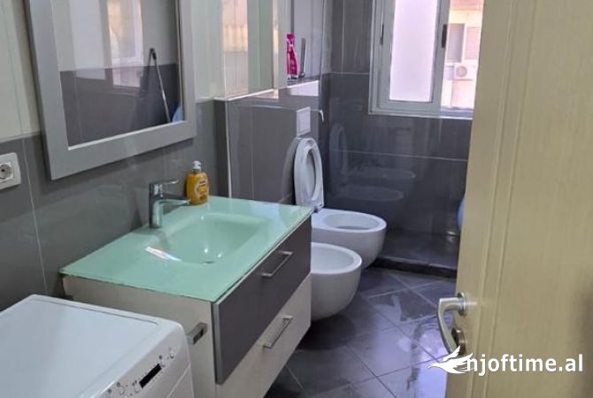 Shtepi me qera Apartament ne Tirane, 1+1, Mobilimi E mobiluar, Pagesa 600  Euro.