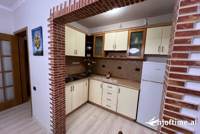 Shtepi ne shitje Apartament ne Tirane, 1+1, Mobilimi E mobiluar, Pagesa 110,000  Euro.