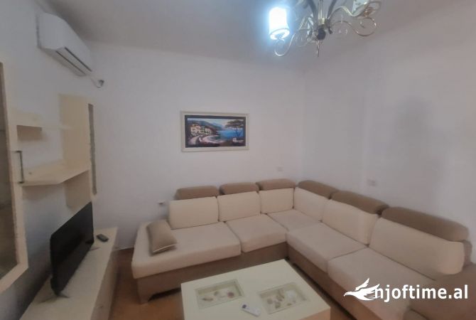 Shtepi me qera 2+1 ne Tirane - 400 Euro
