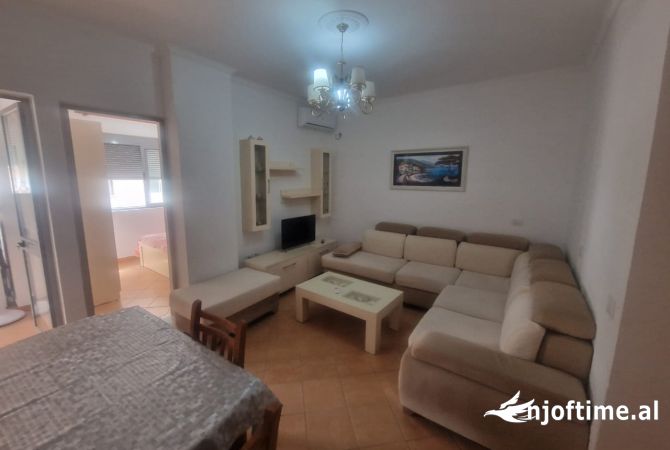 Shtepi me qera Apartament ne Tirane, 2+1, Mobilimi E mobiluar, Pagesa 400  Euro.