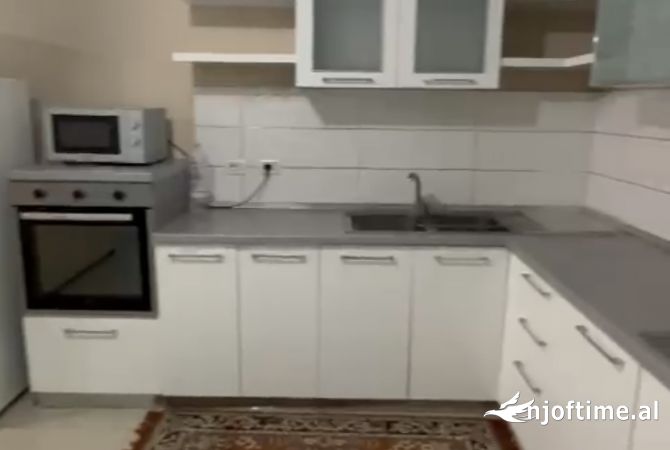 Shtepi me qera Apartament ne Tirane, 2+1, Mobilimi E mobiluar, Pagesa 45,000  Leke.