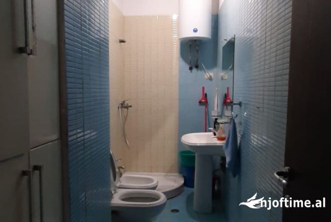 Shtepi me qera Apartament ne Tirane, 2+1, Mobilimi E mobiluar, Pagesa 450  Euro.