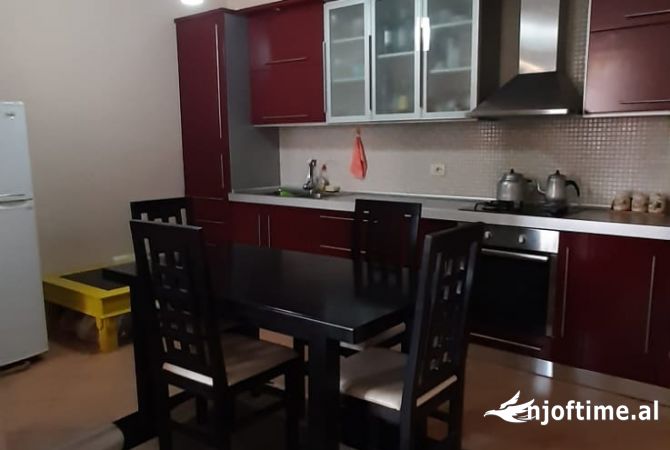 Shtepi me qera Apartament ne Tirane, 2+1, Mobilimi E mobiluar, Pagesa 450  Euro.