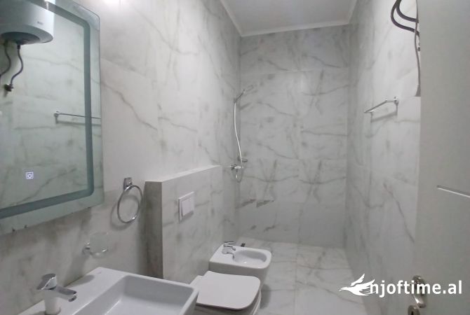 Shtepi ne shitje Apartament ne Tirane, 2+1, Mobilimi E mobiluar, Pagesa 172,000  Euro.