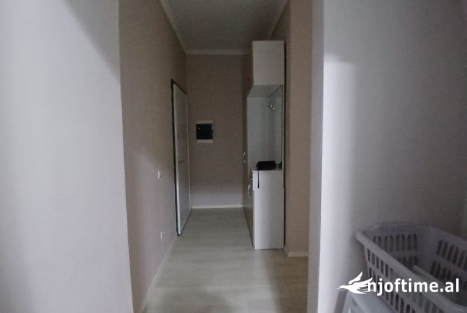 Shtepi ne shitje Apartament ne Tirane, 2+1, Mobilimi E mobiluar, Pagesa 172,000  Euro.