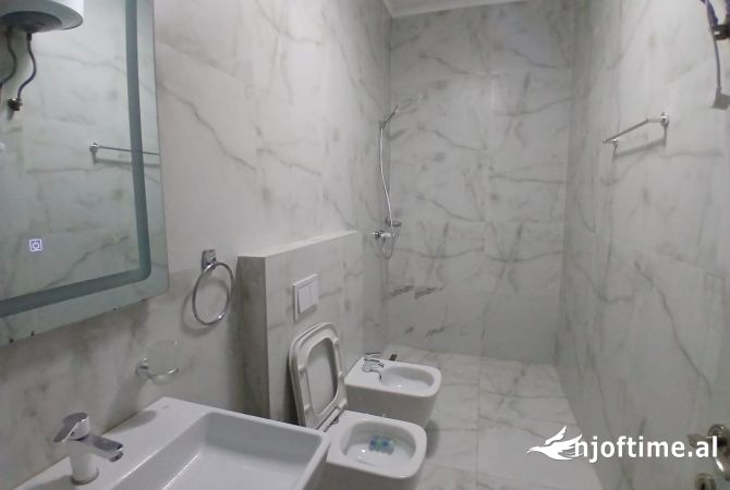 Shtepi ne shitje Apartament ne Tirane, 2+1, Mobilimi E mobiluar, Pagesa 172,000  Euro.