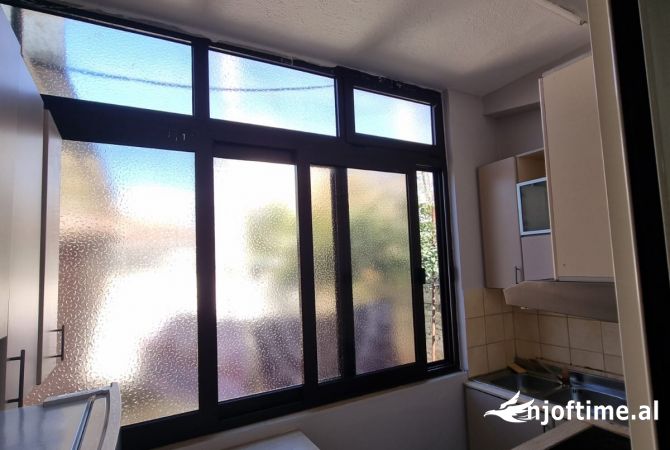 Shtepi me qera Apartament ne Tirane, 1+1, Mobilimi E mobiluar, Pagesa 40,000  Leke.