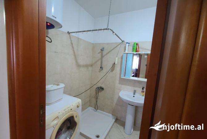 Shtepi me qera Apartament ne Tirane, 1+1, Mobilimi E mobiluar, Pagesa 40,000  Leke.