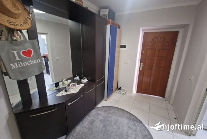 Shtepi ne shitje Apartament ne Tirane, 1+1, Mobilimi E mobiluar, Pagesa 126,000  Euro.