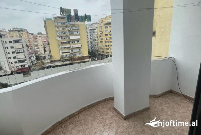 Shtepi me qera Apartament ne Tirane, 1+1, Mobilimi E mobiluar, Pagesa 40,000  Leke.
