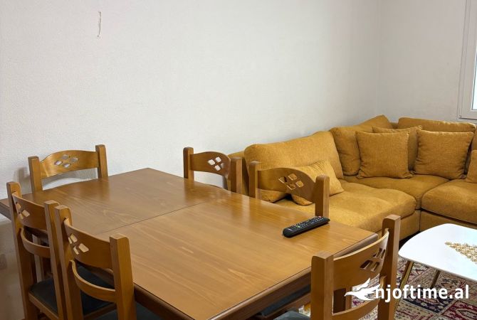 Shtepi me qera Apartament ne Tirane, 2+1, Mobilimi E mobiluar, Pagesa 400  Euro.