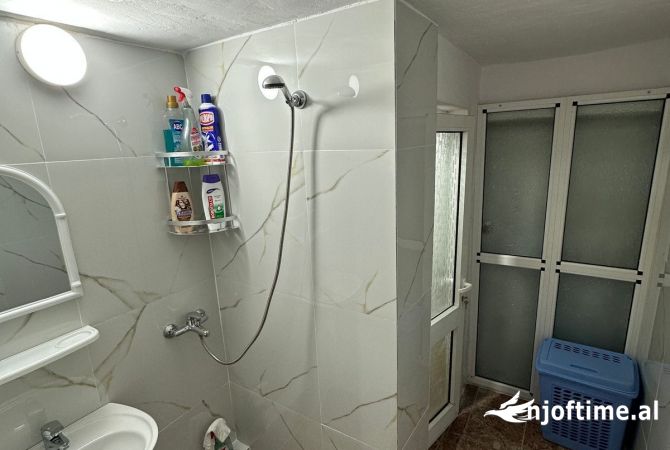 Shtepi me qera Apartament ne Tirane, 1+1, Mobilimi E mobiluar, Pagesa 400  Euro.