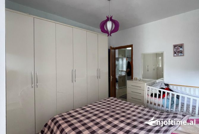 Shtepi ne shitje Apartament ne Tirane, 1+1, Mobilimi E mobiluar, Pagesa 102,000  Euro.