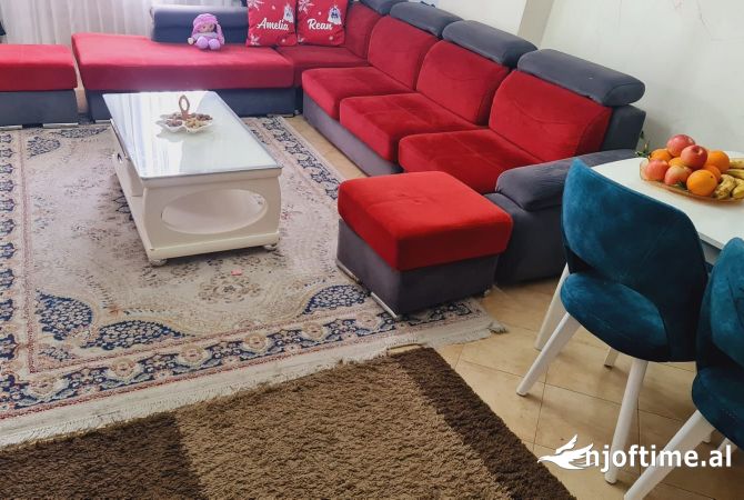 Shtepi ne shitje Apartament ne Tirane, 1+1, Mobilimi E mobiluar, Pagesa 102,000  Euro.