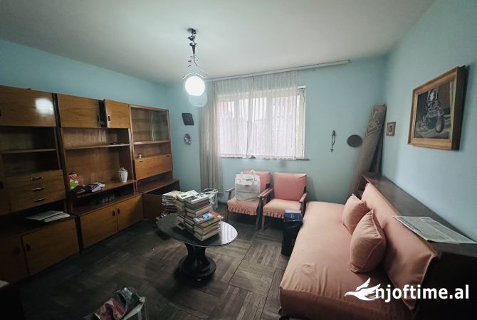 Shtepi me qera 2+1 ne Tirane - 400 Euro