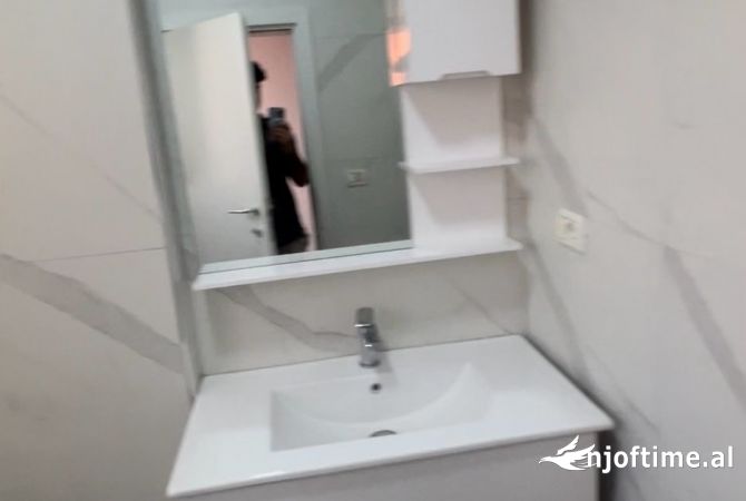 Shtepi me qera Apartament ne Tirane, 1+1, Mobilimi E mobiluar, Pagesa 480  Euro.