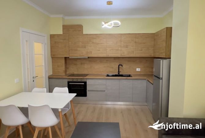 Shtepi me qera Apartament ne Tirane, 2+1, Mobilimi E mobiluar, Pagesa 550  Euro.
