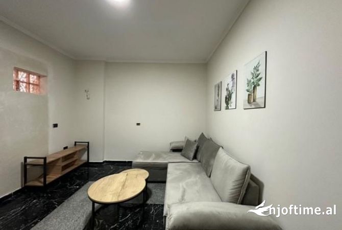 Shtepi me qera Apartament ne Tirane, 1+1, Mobilimi E mobiluar, Pagesa 400  Euro.