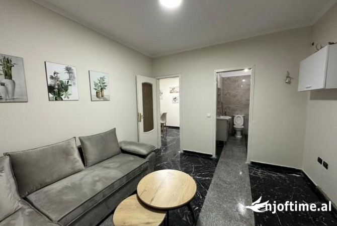 Shtepi me qera Apartament ne Tirane, 1+1, Mobilimi E mobiluar, Pagesa 400  Euro.