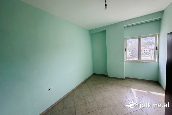 Shtepi ne shitje Apartament ne Tirane, 1+1, Mobilimi Pjeserisht e mobiluar, Pagesa 84,000  Euro.