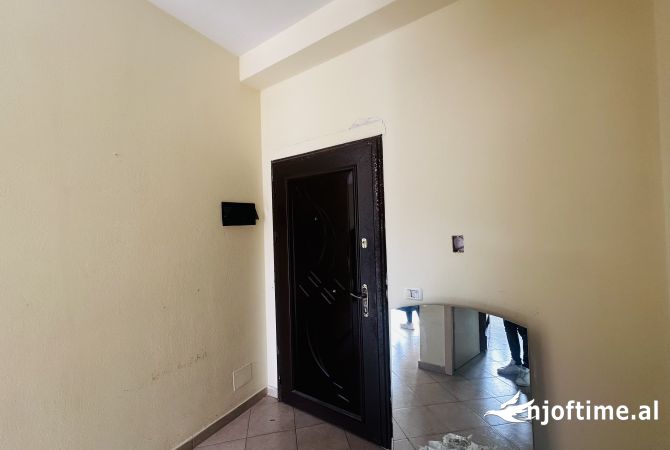 Shtepi ne shitje Apartament ne Tirane, 1+1, Mobilimi Pjeserisht e mobiluar, Pagesa 84,000  Euro.
