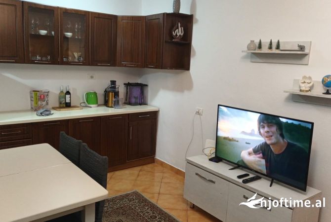 Shtepi me qera Apartament ne Tirane, 1+1, Mobilimi E mobiluar, Pagesa 450  Euro.