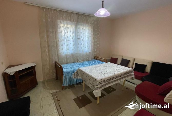 Shtepi me qera 2+1 ne Tirane - 40,000 Leke