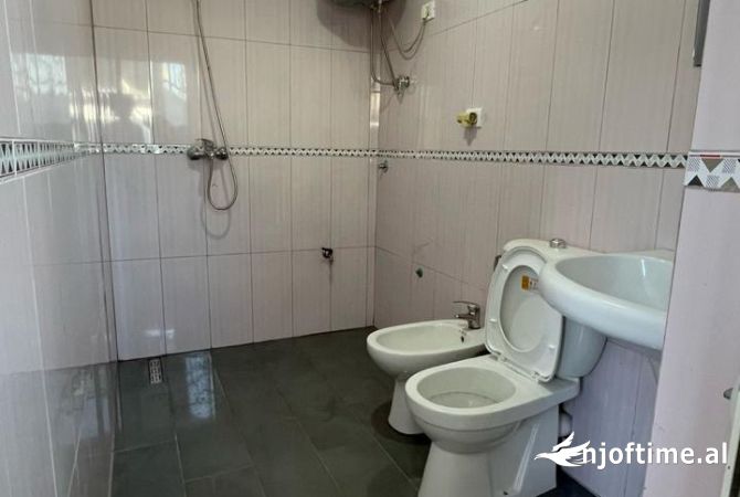 Shtepi me qera Apartament ne Tirane, 2+1, Mobilimi E mobiluar, Pagesa 40,000  Leke.