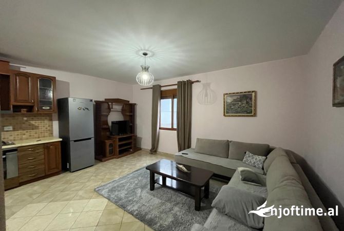 Shtepi me qera 2+1 ne Tirane - 400 Euro