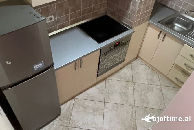 Shtepi me qera Apartament ne Tirane, Garsoniere, Mobilimi E mobiluar, Pagesa 380  Euro.