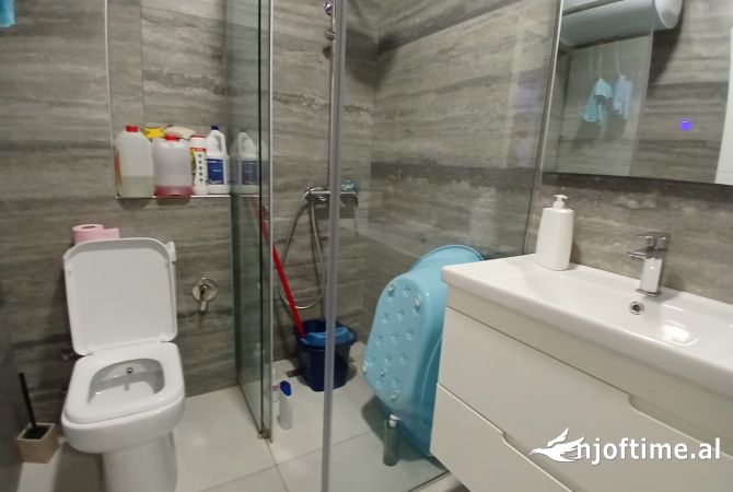 Shtepi me qera Apartament ne Tirane, 1+1, Mobilimi E mobiluar, Pagesa 500  Euro.