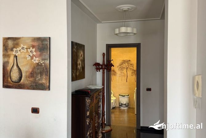 Shtepi me qera Apartament ne Tirane, 3+1, Mobilimi E mobiluar, Pagesa 650  Euro.