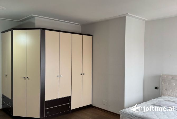 Shtepi me qera Apartament ne Tirane, 3+1, Mobilimi E mobiluar, Pagesa 650  Euro.